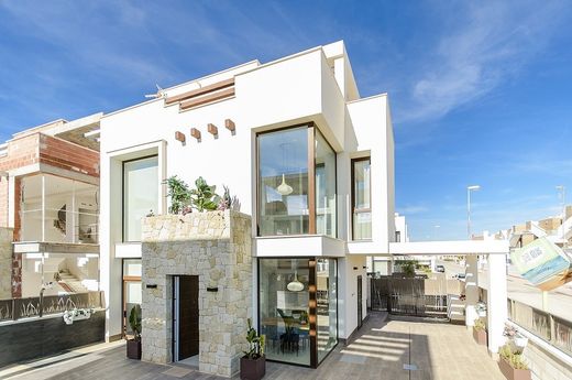 Detached House in Los Montesinos, Alicante