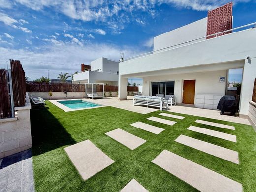 Villa en Pilar de la Horadada, Provincia de Alicante