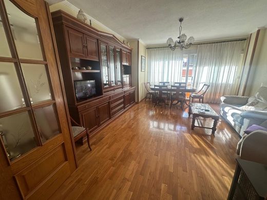 Apartment / Etagenwohnung in Alicante, Provinz Valencia