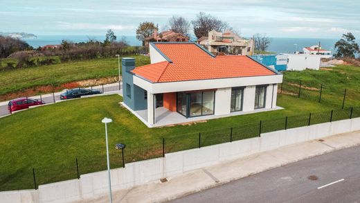 Detached House in Caravia, Province of Asturias