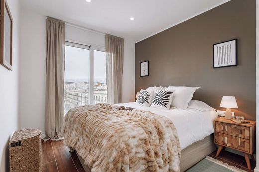 Apartment / Etagenwohnung in Barcelona, Provinz Barcelona