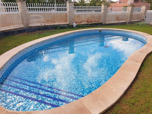 Detached House in Elda, Alicante