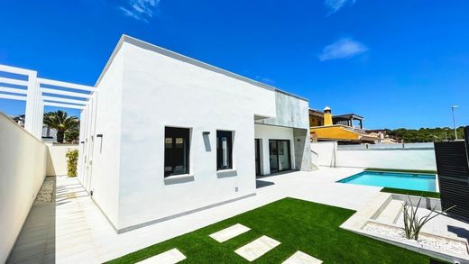 Villa in El Pinar de Campoverde, Alicante