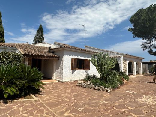 Detached House in Picassent, Valencia