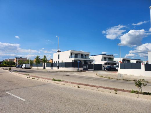فيلا شبه مستقلة ﻓﻲ Villalbilla, Provincia de Madrid