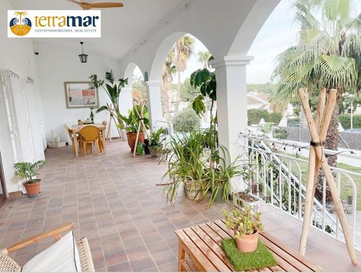 Dom jednorodzinny w Cunit, Província de Tarragona