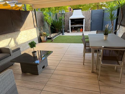 Luxus-Haus in Santa Perpètua de Mogoda, Provinz Barcelona