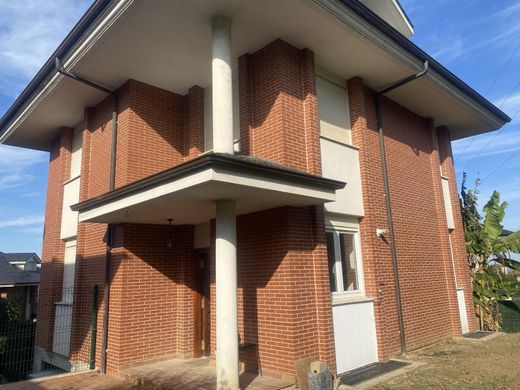 Detached House in Camargo, Province of Cantabria