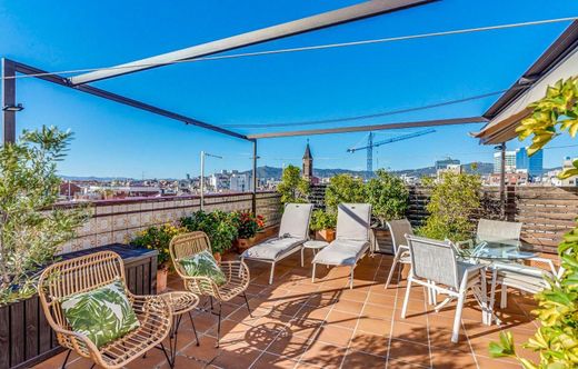 Apartment / Etagenwohnung in Barcelona, Provinz Barcelona