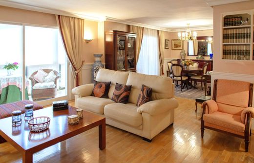 Apartment / Etagenwohnung in Alicante, Provinz Valencia