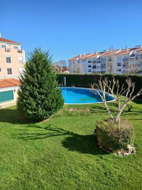 Apartment / Etagenwohnung in Cascais, Lissabon