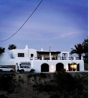 ﻣﻨﺰﻝ ﺭﻳﻔﻲ/ ﺑﻴﺖ ﻤﺰﺭﻋﺔ ﻓﻲ Níjar, Almería