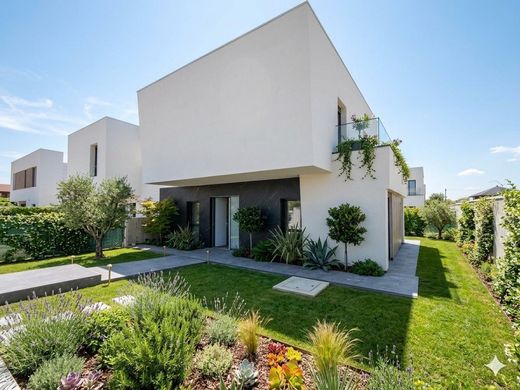 Detached House in Villaviciosa de Odón, Province of Madrid