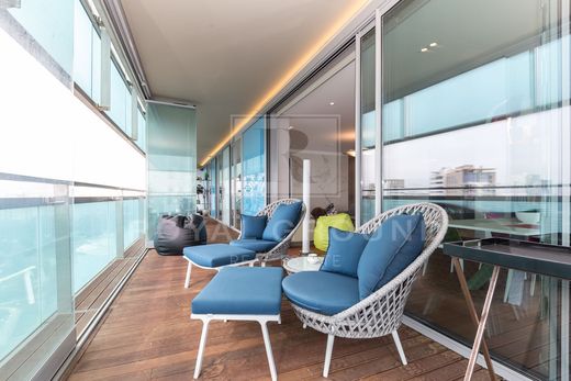 Apartment / Etagenwohnung in Barcelona, Provinz Barcelona