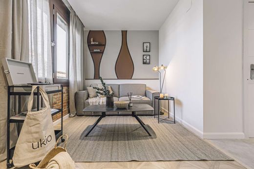 Apartment / Etagenwohnung in Barcelona, Provinz Barcelona
