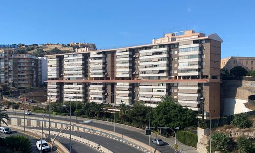 Apartment / Etagenwohnung in Alicante, Provinz Valencia
