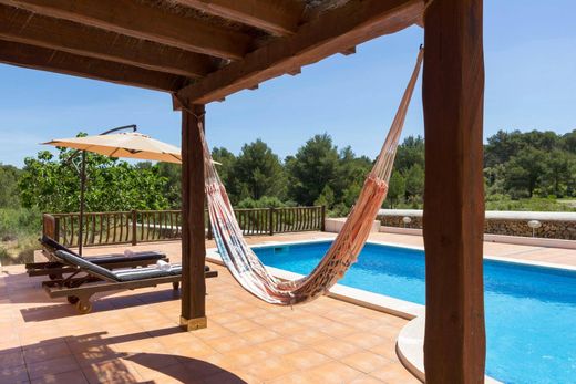 ﻣﻨﺰﻝ ﺭﻳﻔﻲ/ ﺑﻴﺖ ﻤﺰﺭﻋﺔ ﻓﻲ Mercadal, Illes Balears