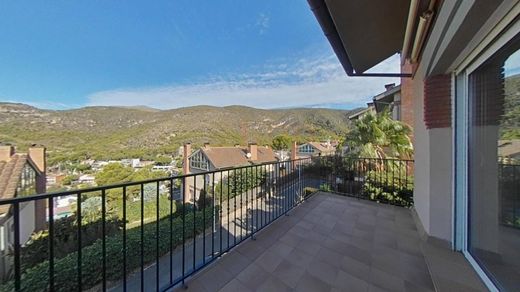 Mehrfamilienhaus in Castelldefels, Provinz Barcelona