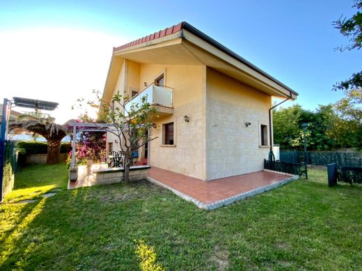 Einfamilienhaus in Loredo, Provinz Cantabria