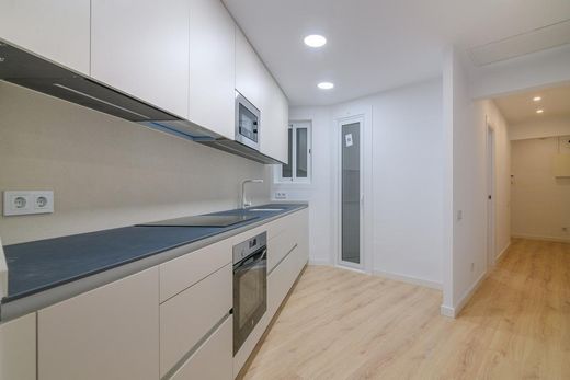 Apartment / Etagenwohnung in Barcelona, Provinz Barcelona