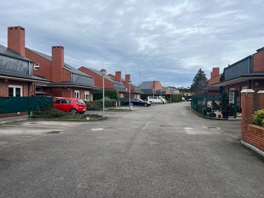 Twee-onder-een-kapwoning in Igollo, Provincia de Cantabria