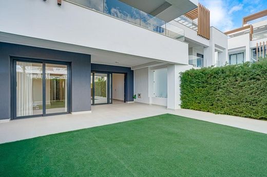 Apartment / Etagenwohnung in Estepona, Málaga