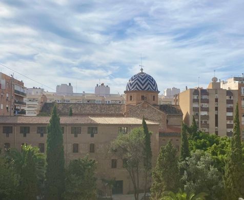 Apartment / Etagenwohnung in Valencia, Provinz Valencia