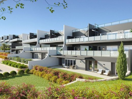 Apartment / Etagenwohnung in Finestrat, Alicante