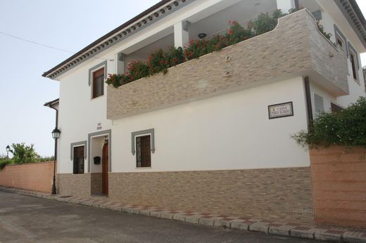 Luxury home in Cuevas del Becerro, Malaga