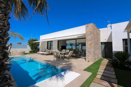 Villa in Pilar de la Horadada, Alicante