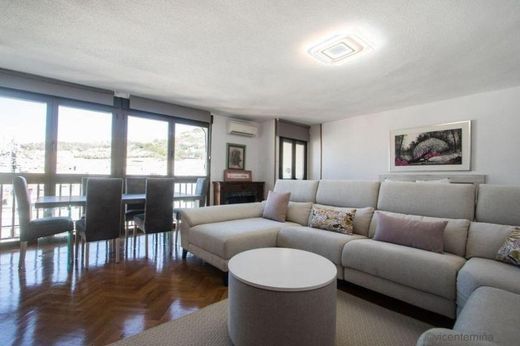 Apartment / Etagenwohnung in Alicante, Provinz Valencia