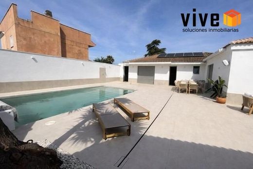 Detached House in Palomares del Río, Province of Seville