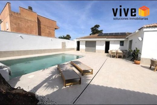 Detached House in Palomares del Río, Province of Seville