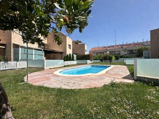 Detached House in Zaragoza, Province of Saragossa