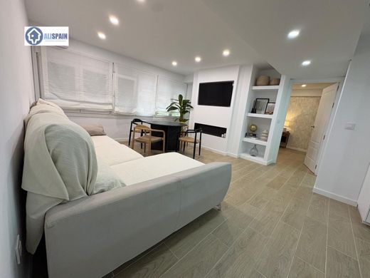 Apartment / Etagenwohnung in Alicante, Provinz Valencia