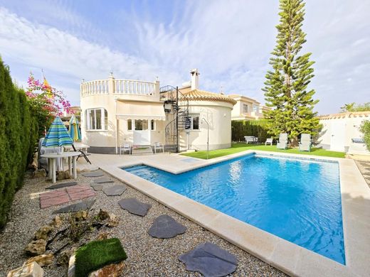 Villa in Playas de Orihuela, Alicante