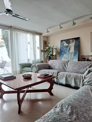 Mehrfamilienhaus in Tres Cantos, Provinz Madrid