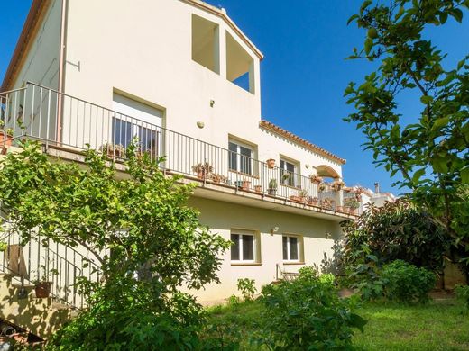 Mehrfamilienhaus in l'Escala, Provinz Girona