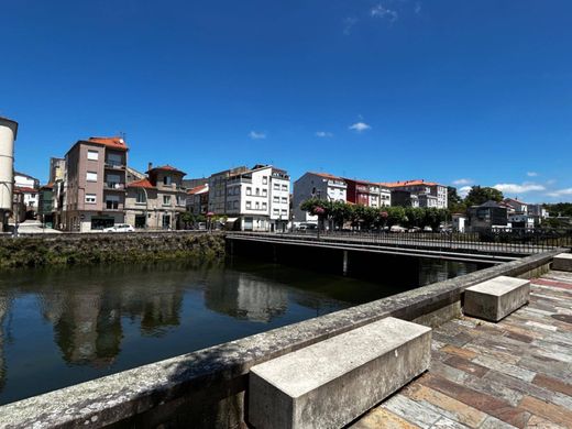 Edificio en Noia, La Coruña