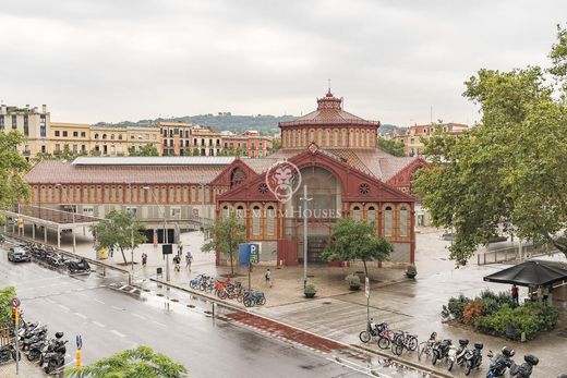 Apartment / Etagenwohnung in Barcelona, Provinz Barcelona