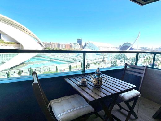 Apartment / Etagenwohnung in Valencia, Provinz Valencia