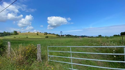 Land in San Vicente de la Barquera, Province of Cantabria