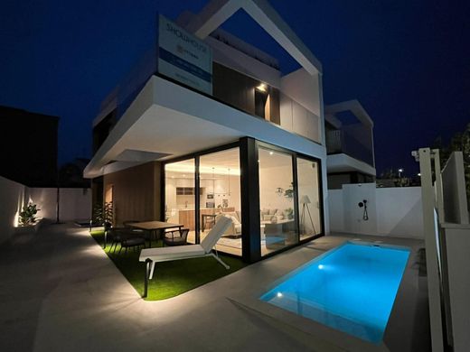 Villa in Pilar de la Horadada, Alicante