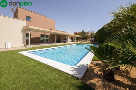 ‏בית חד-משפחתי ב  Otura, Provincia de Granada