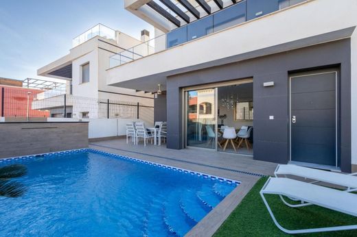 Detached House in Playas de Orihuela, Alicante