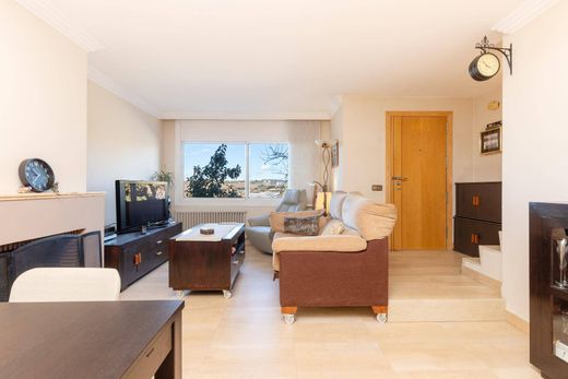 Luxus-Haus in Santa Perpètua de Mogoda, Provinz Barcelona