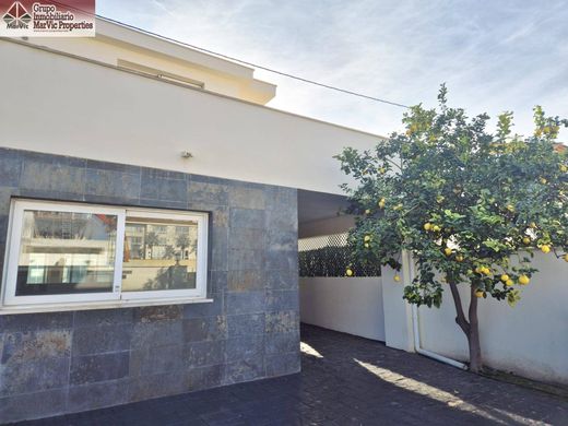 Mehrfamilienhaus in l'Alfàs del Pi, Alicante