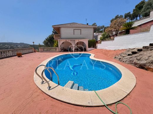 단독 저택 / Olesa de Bonesvalls, Província de Barcelona