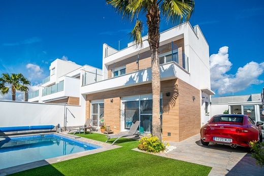 Villa in Pilar de la Horadada, Alicante