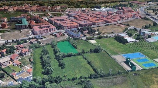 أرض ﻓﻲ Villaquilambre, Provincia de León
